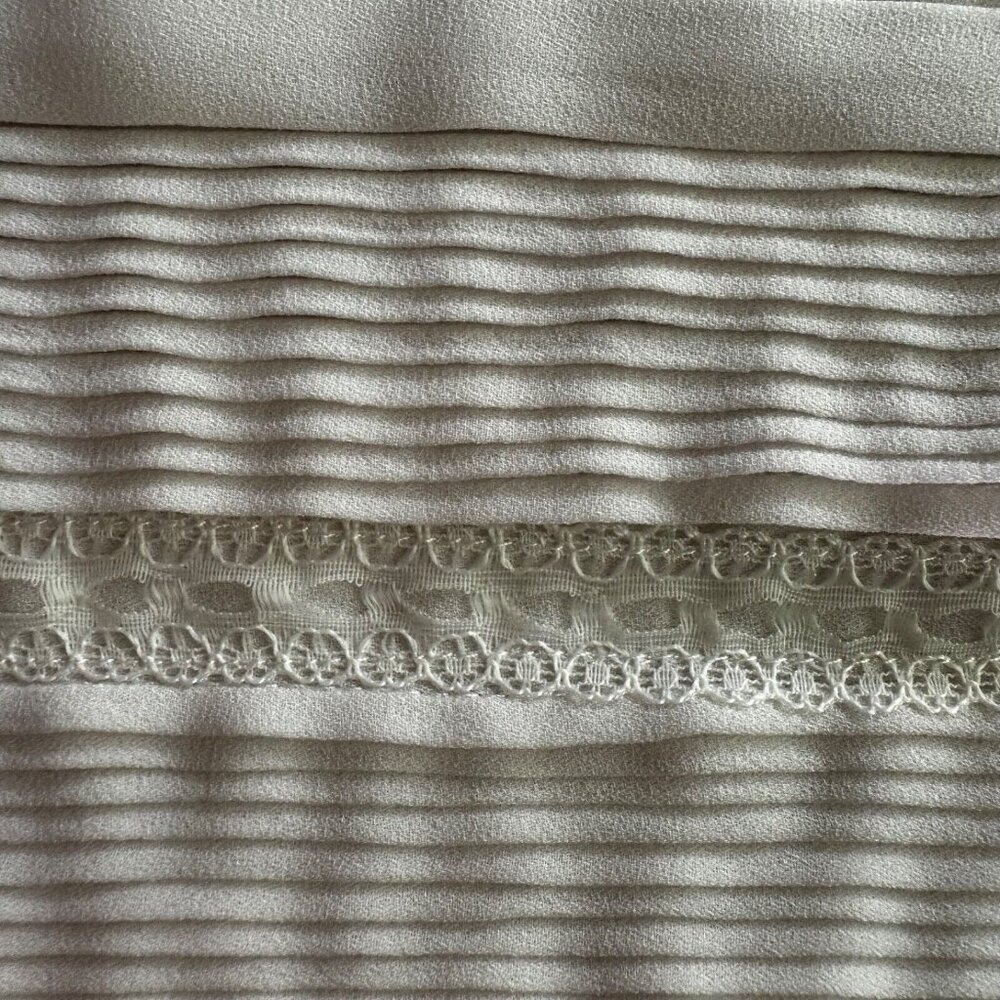 Sleeveless Blouse Womens‎ Cream Pintuck Lace Trim Pleated V-Neck High-Low Top - Picture 12 of 16